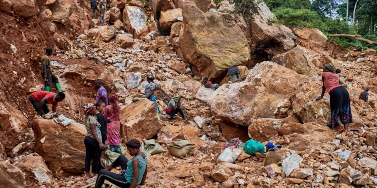 Congolese women turn to mining for survival after jihadist attacks